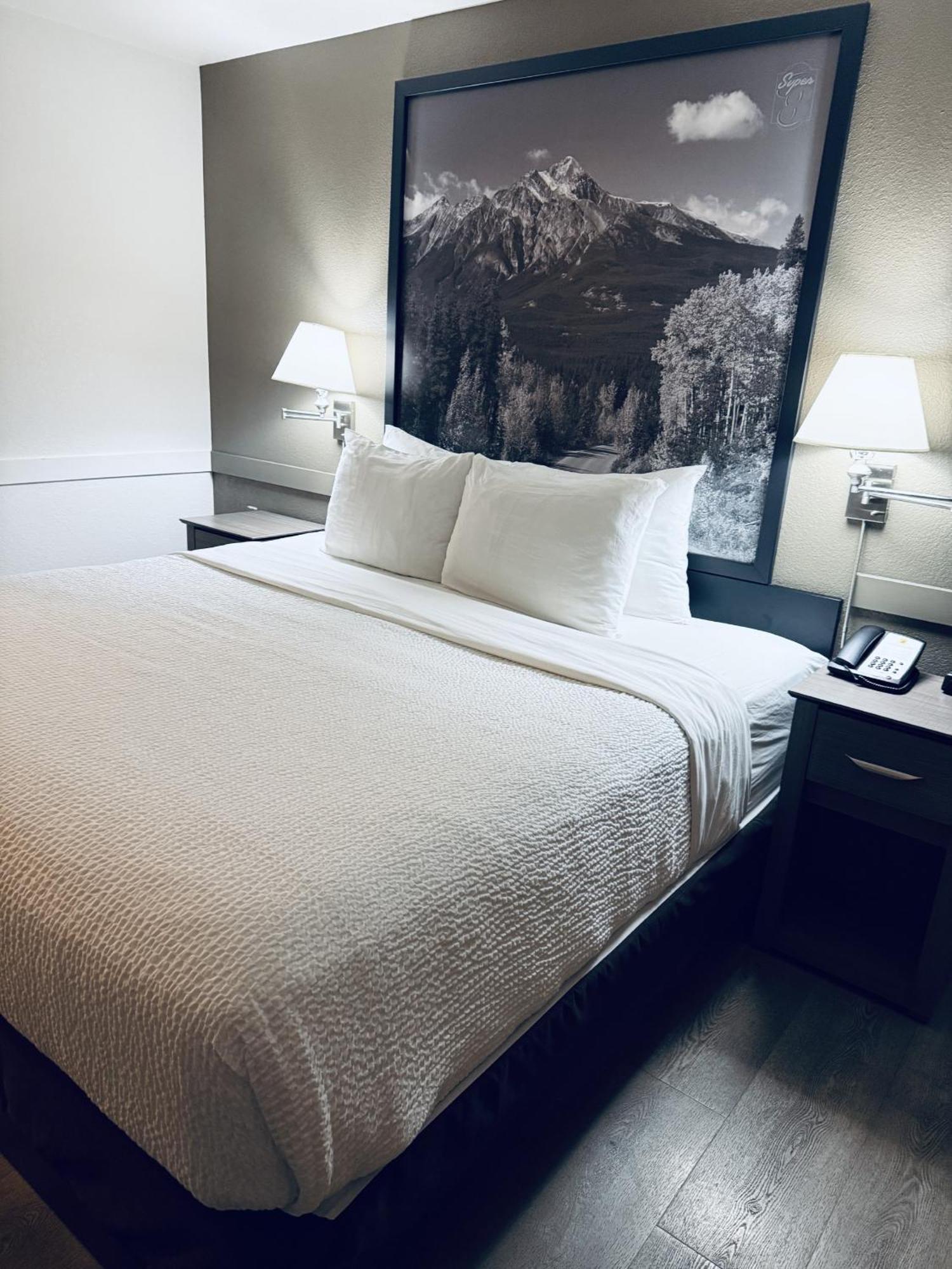 Super 8 By Wyndham Dawson Creek Hotell Eksteriør bilde