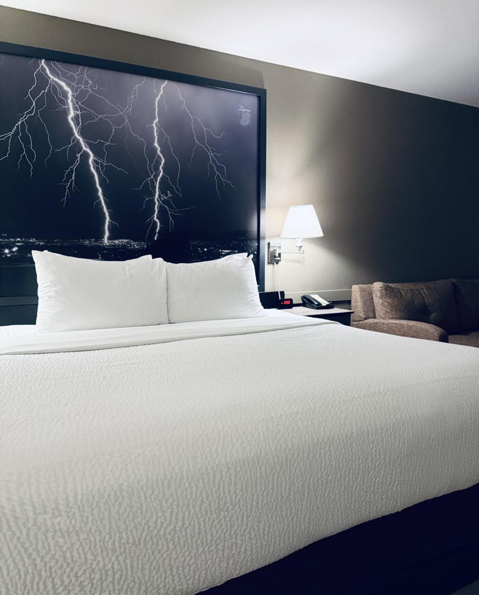 Super 8 By Wyndham Dawson Creek Hotell Eksteriør bilde