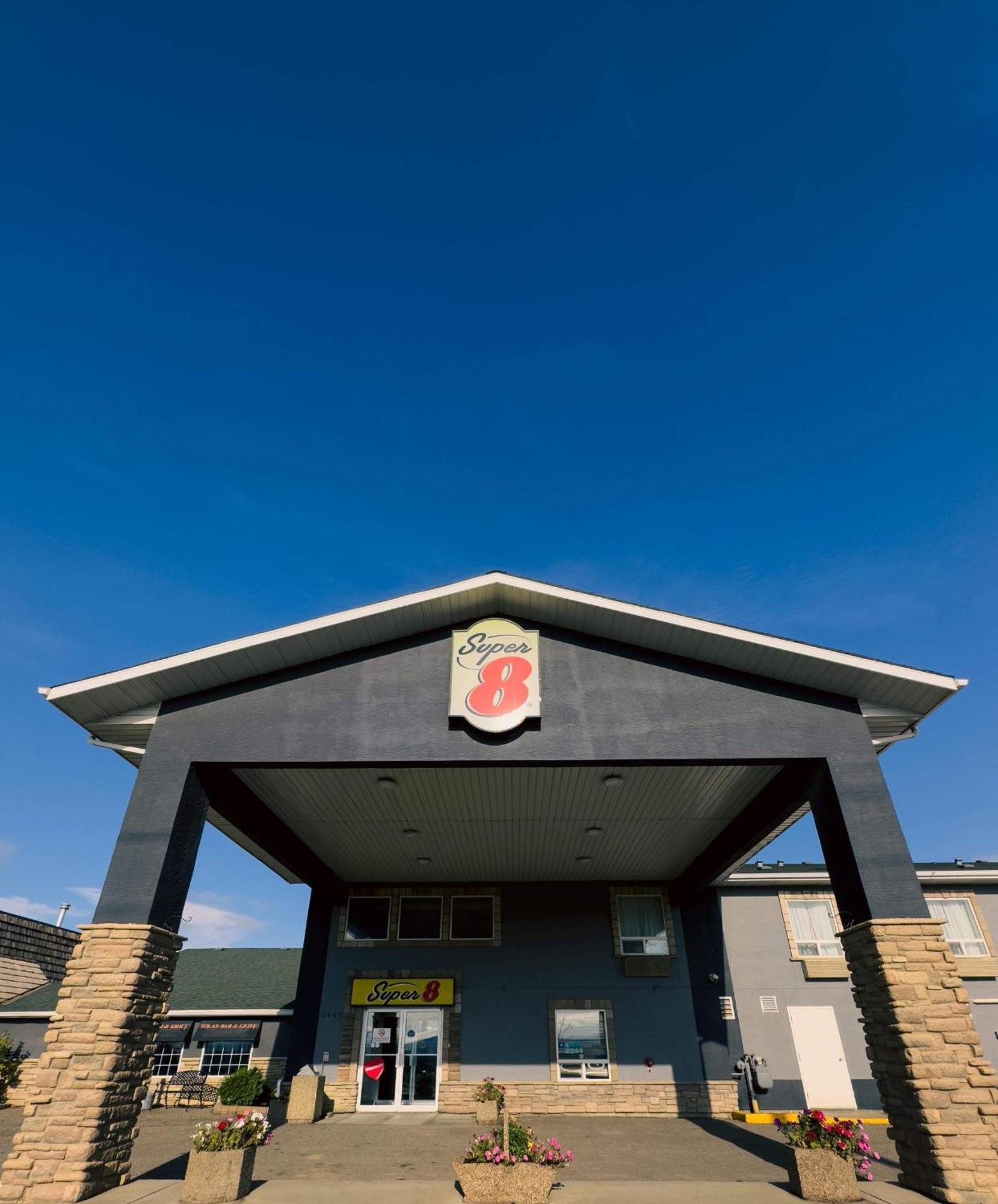 Super 8 By Wyndham Dawson Creek Hotell Eksteriør bilde