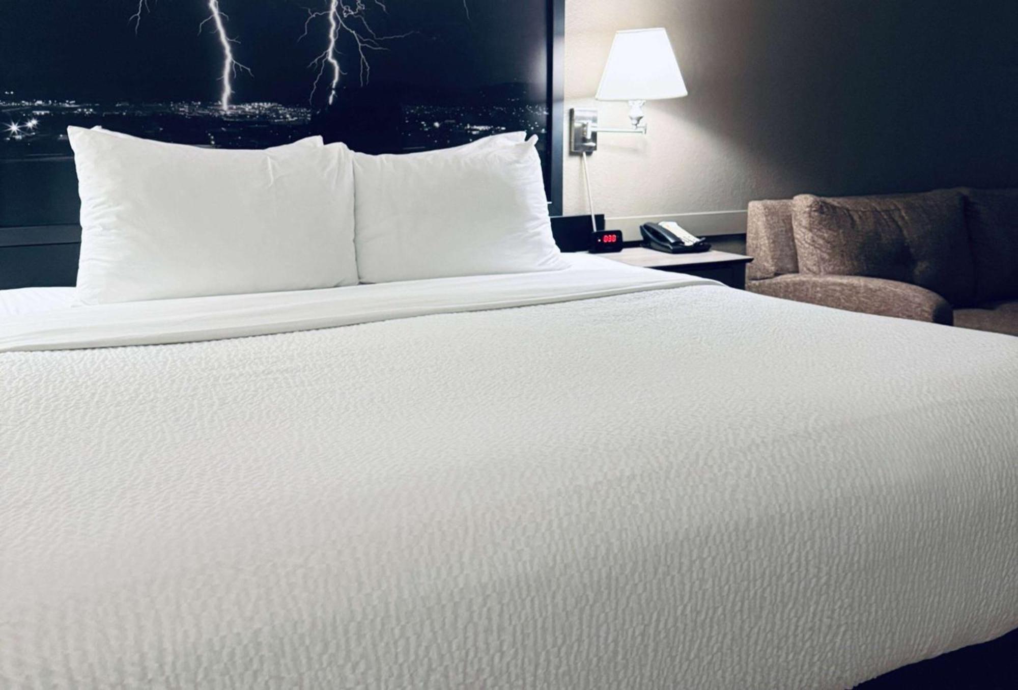 Super 8 By Wyndham Dawson Creek Hotell Eksteriør bilde