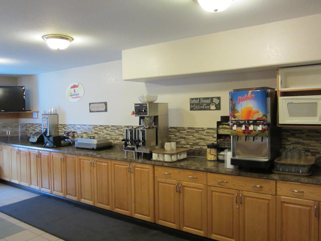 Super 8 By Wyndham Dawson Creek Hotell Eksteriør bilde